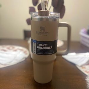 NWT 40 oz Magnolia x Stanley Driftwood OG 🤎